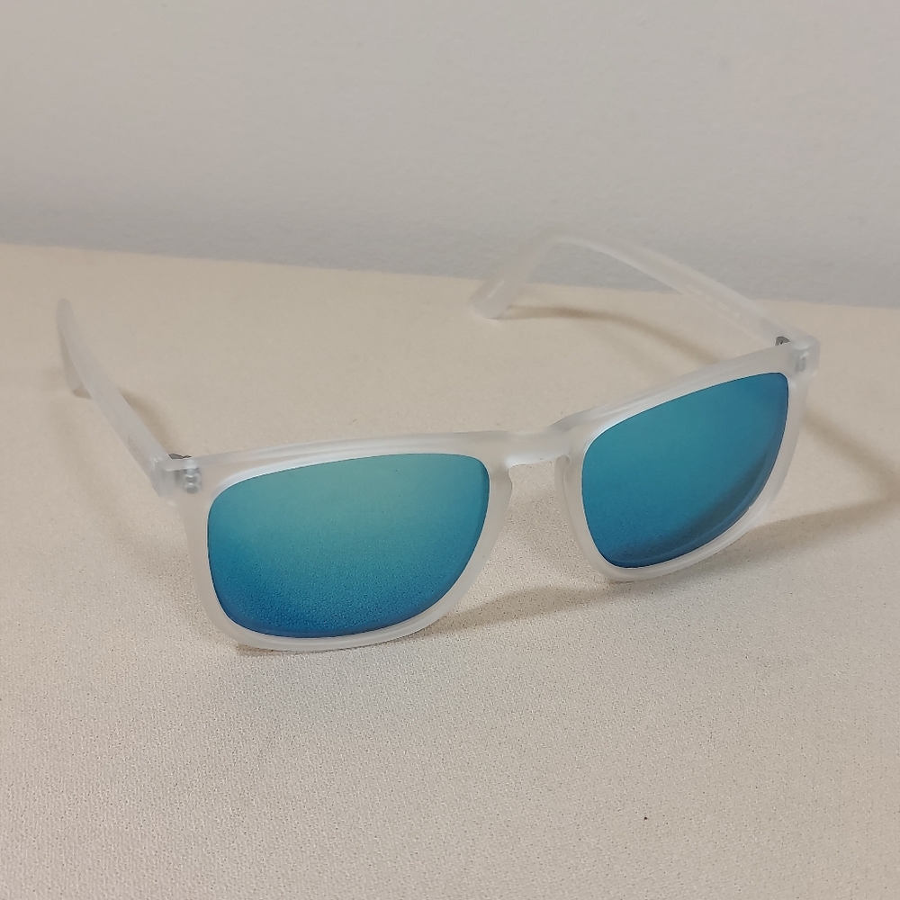 Kenneth Cole Reaction Men's Sunglasses Matte Clear Rectangular Shape KC1358 26X